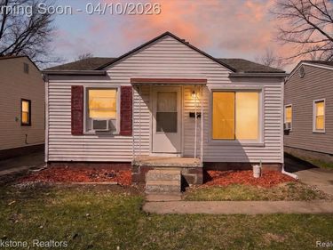 22447 Sharrow Avenue, Warren, MI 48089