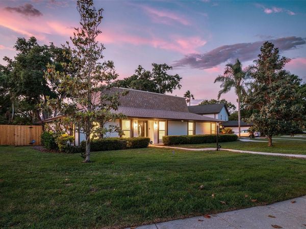 13313 GOLF CREST CIRCLE , TAMPA, FL 33618