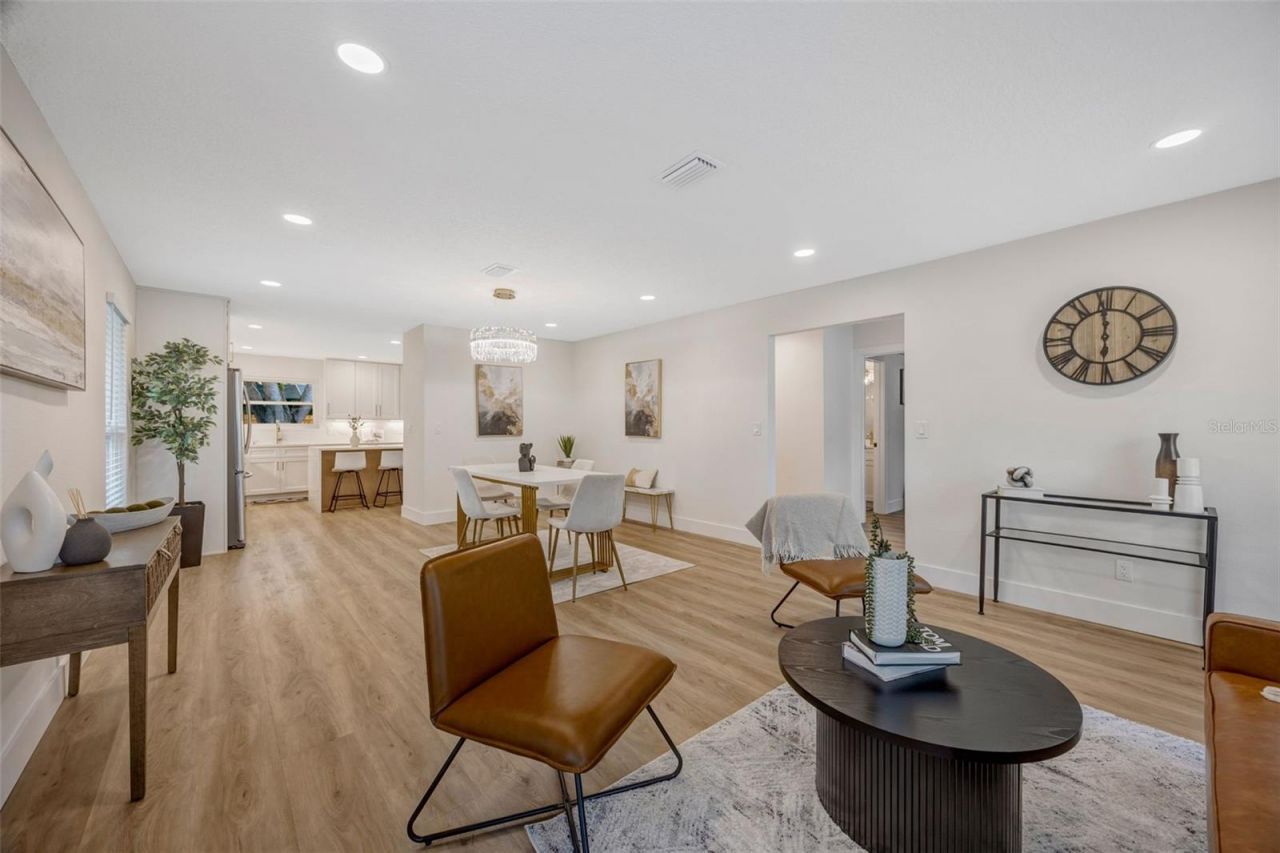 13313 Golf Crest Circle, Tampa, FL 33618 Photo