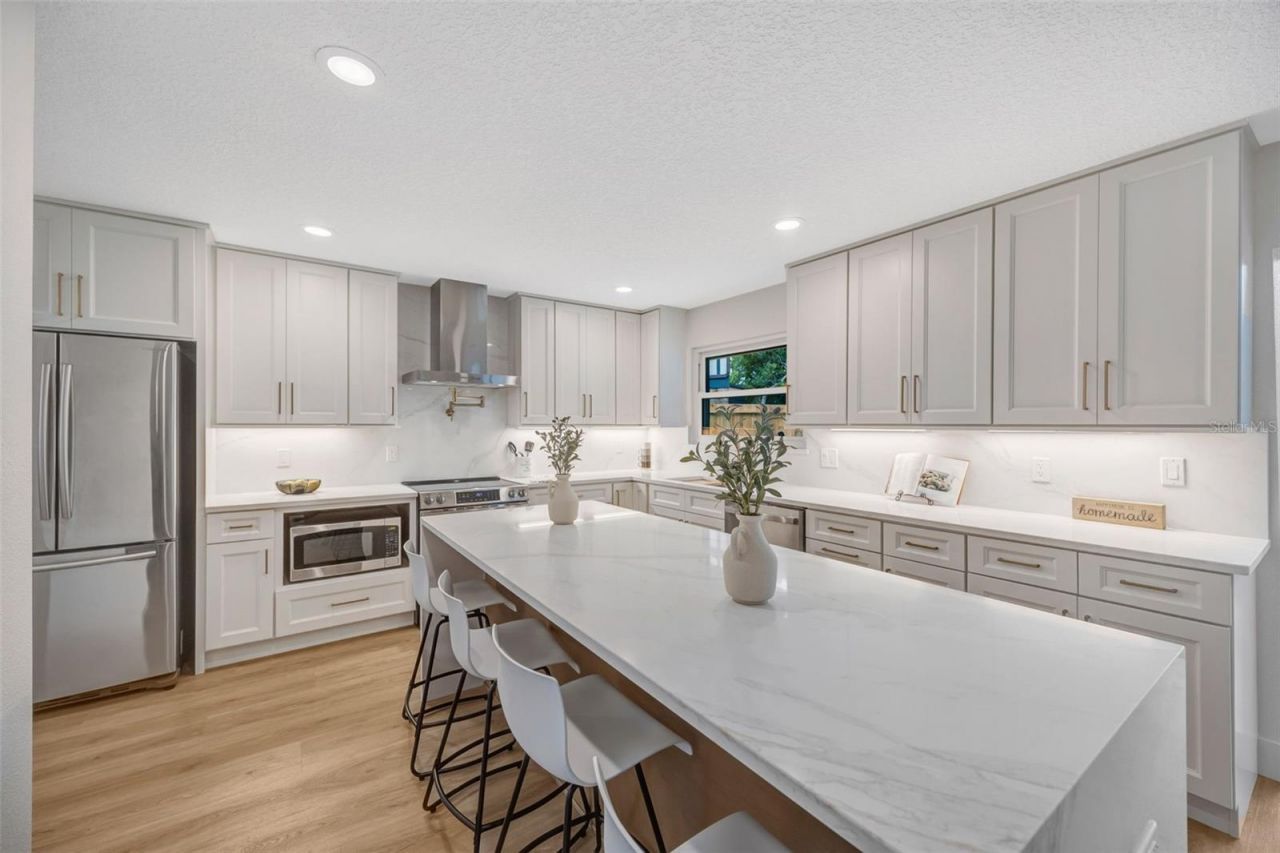 13313 Golf Crest Circle, Tampa, FL 33618 Photo