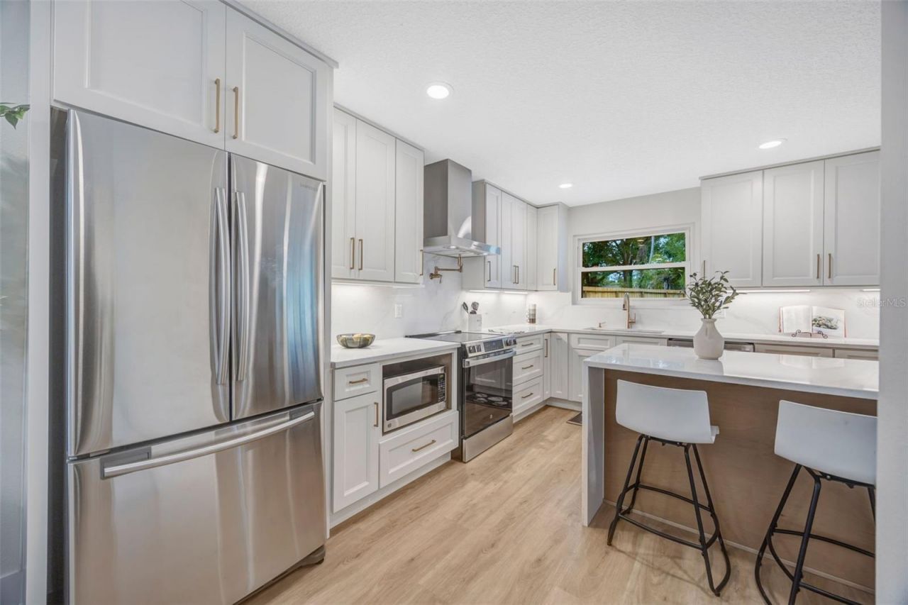 13313 Golf Crest Circle, Tampa, FL 33618 Photo