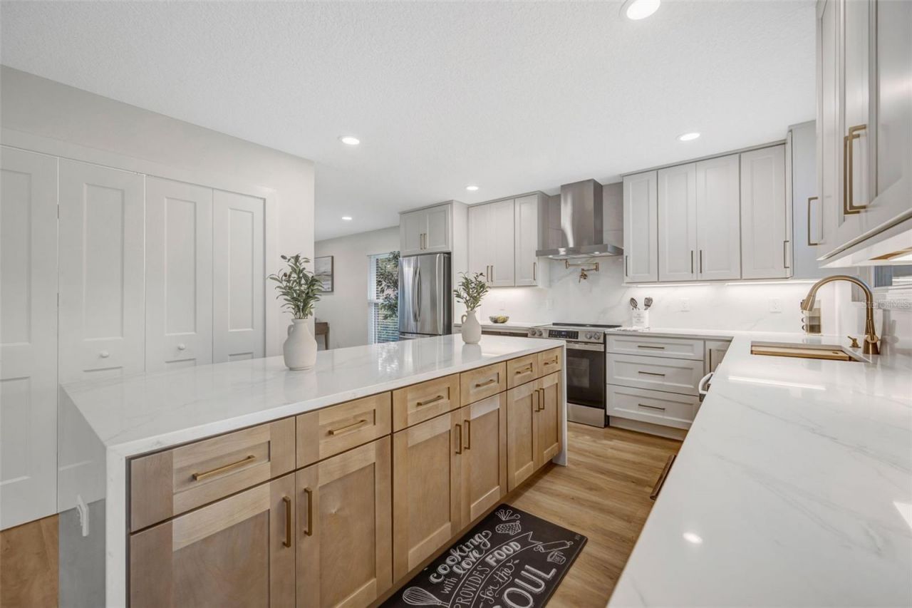 13313 Golf Crest Circle, Tampa, FL 33618 Photo