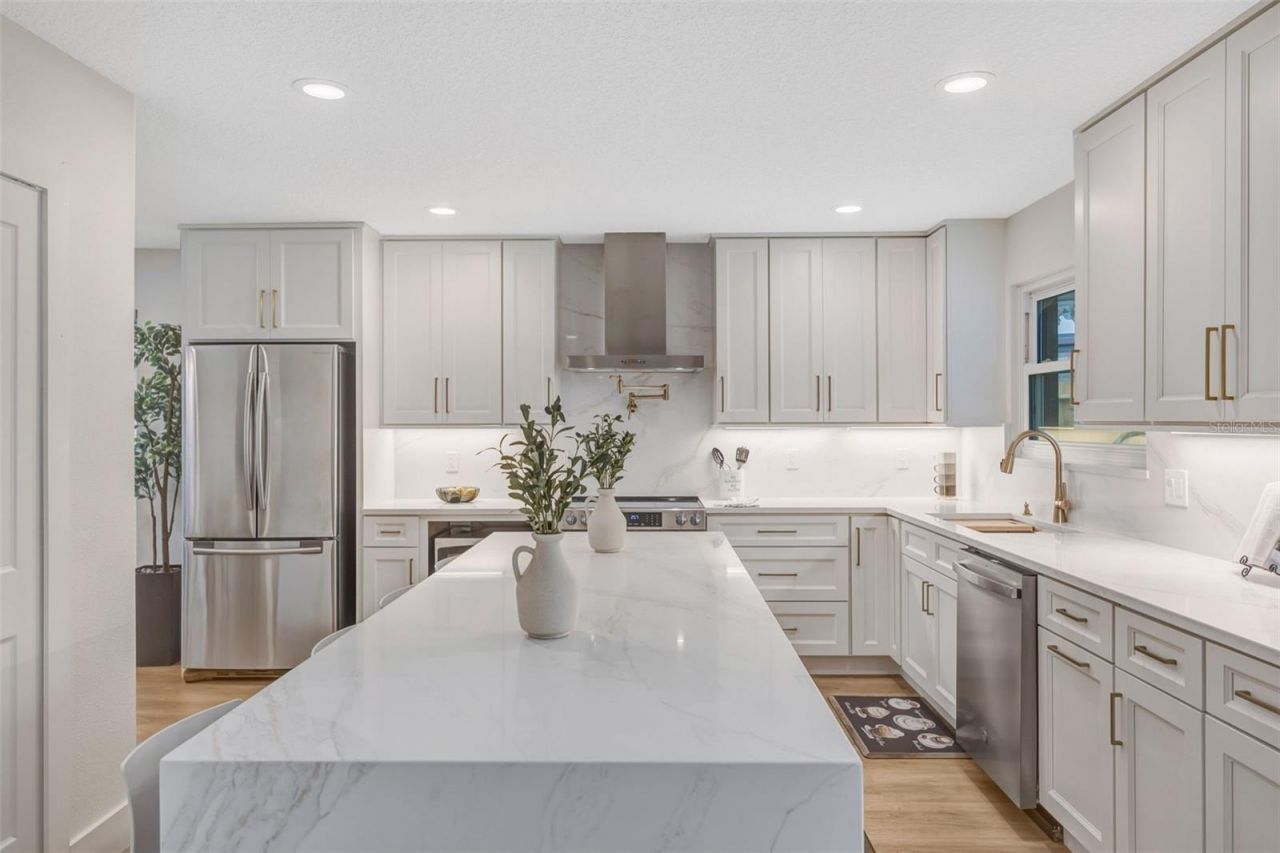 13313 Golf Crest Circle, Tampa, FL 33618 Photo