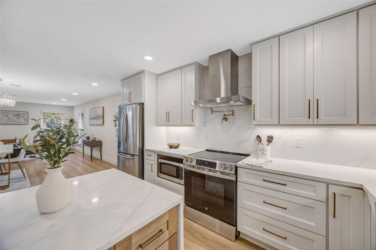 13313 Golf Crest Circle, Tampa, FL 33618 Photo