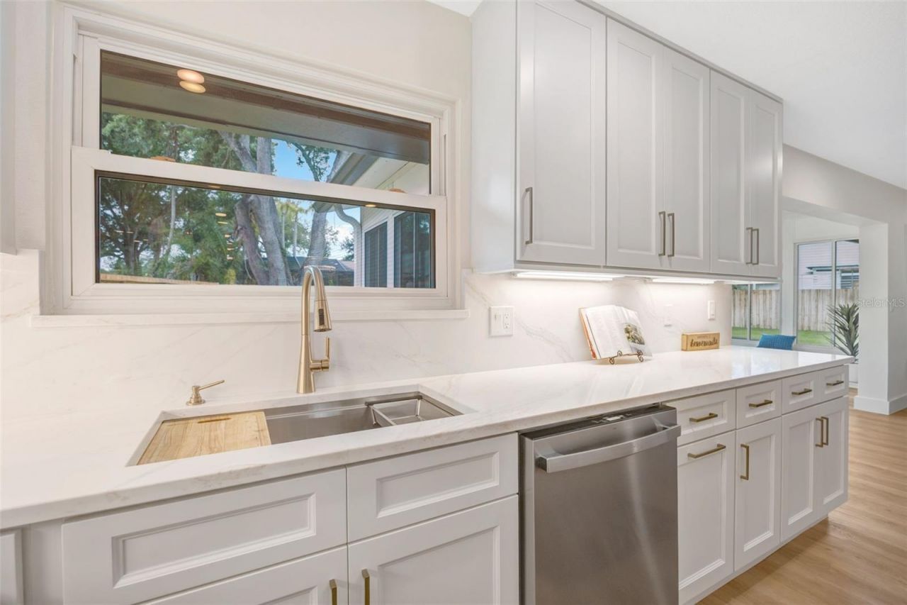 13313 Golf Crest Circle, Tampa, FL 33618 Photo