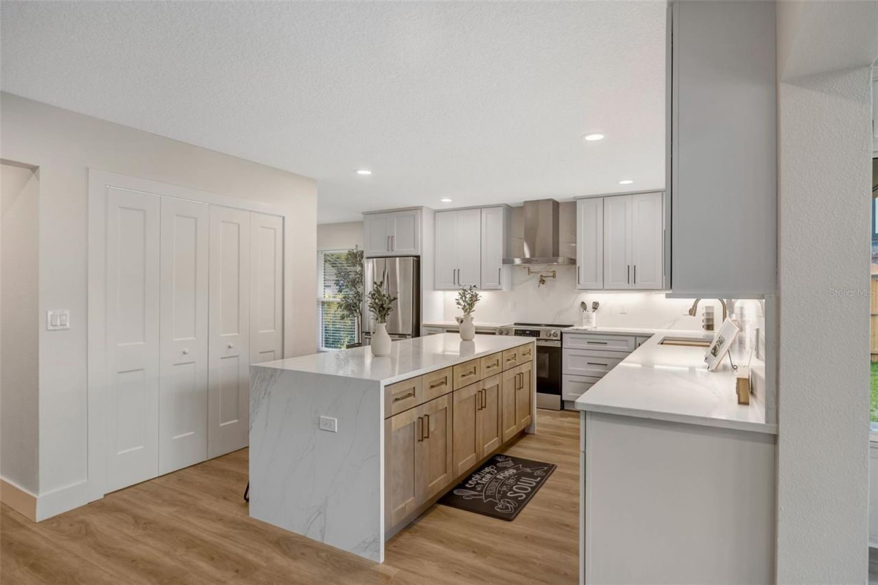 13313 Golf Crest Circle, Tampa, FL 33618 Photo