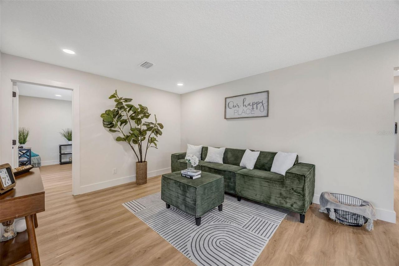 13313 Golf Crest Circle, Tampa, FL 33618 Photo