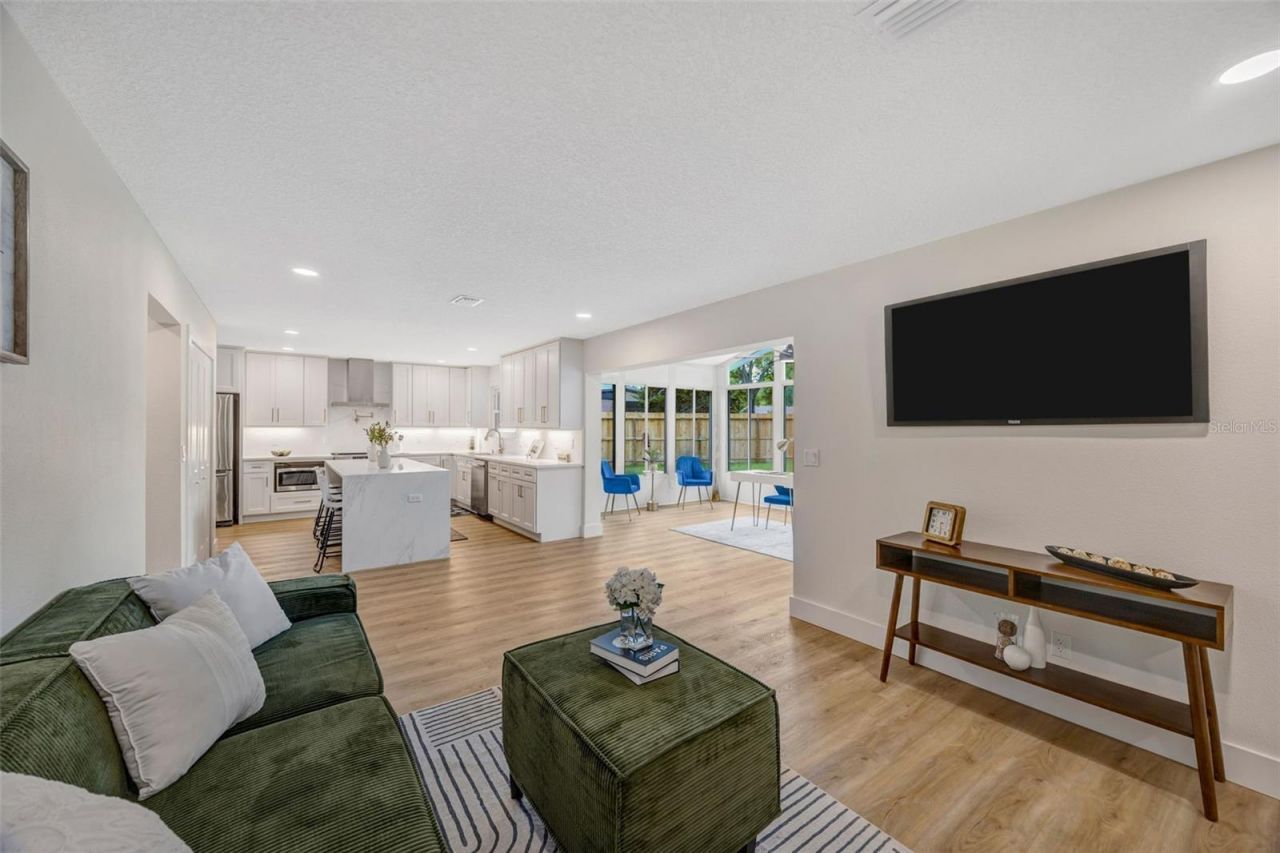 13313 Golf Crest Circle, Tampa, FL 33618 Photo