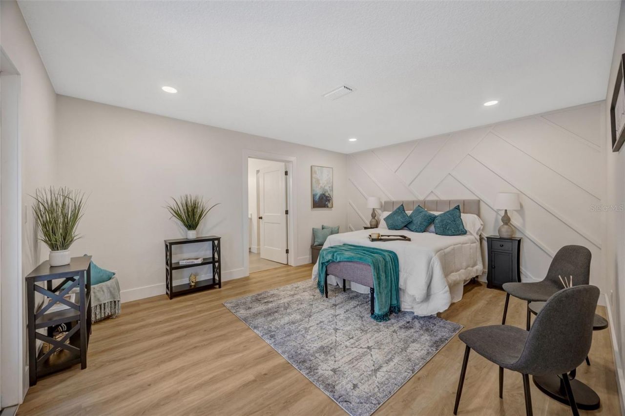 13313 Golf Crest Circle, Tampa, FL 33618 Photo