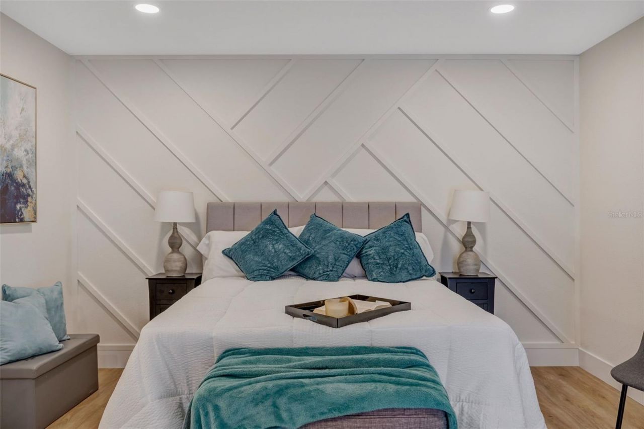 13313 Golf Crest Circle, Tampa, FL 33618 Photo