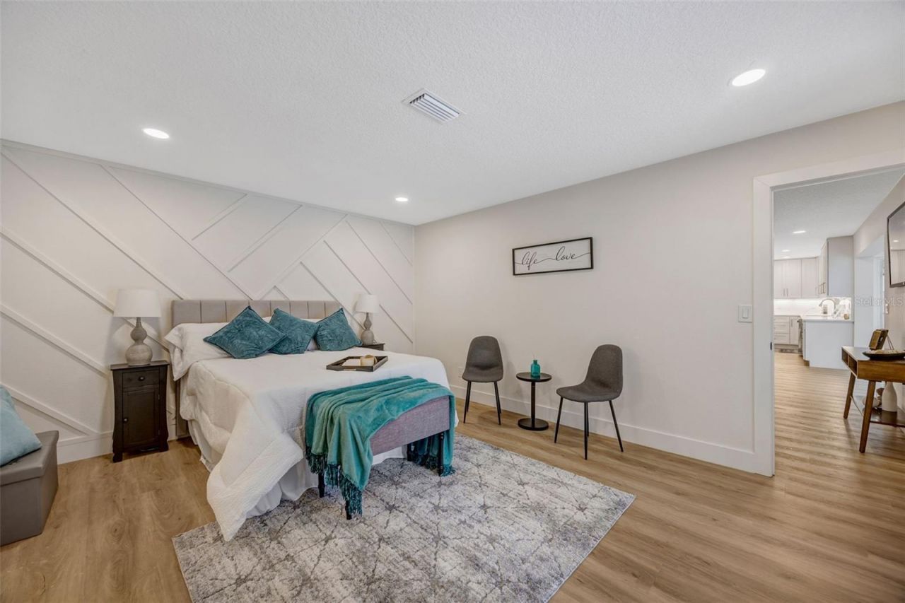 13313 Golf Crest Circle, Tampa, FL 33618 Photo