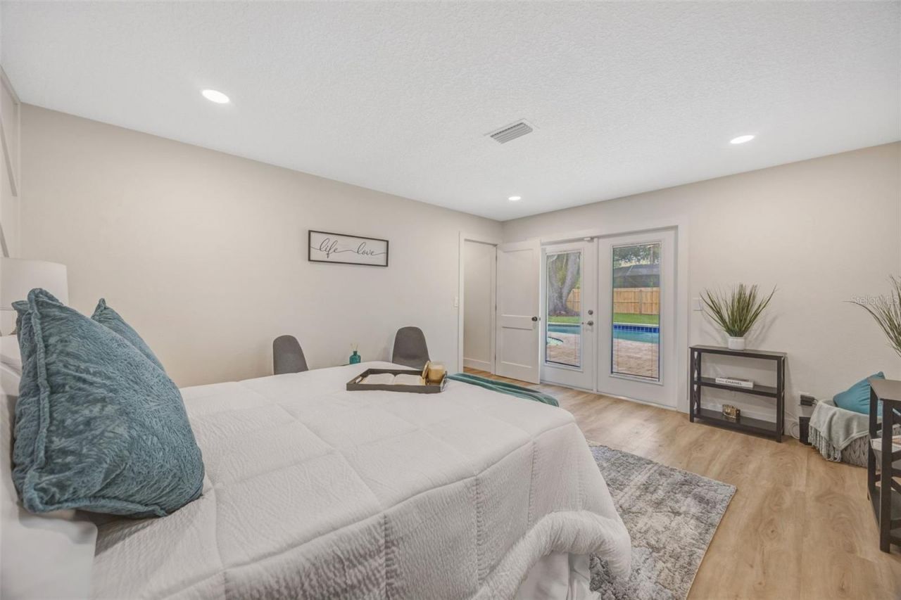 13313 Golf Crest Circle, Tampa, FL 33618 Photo