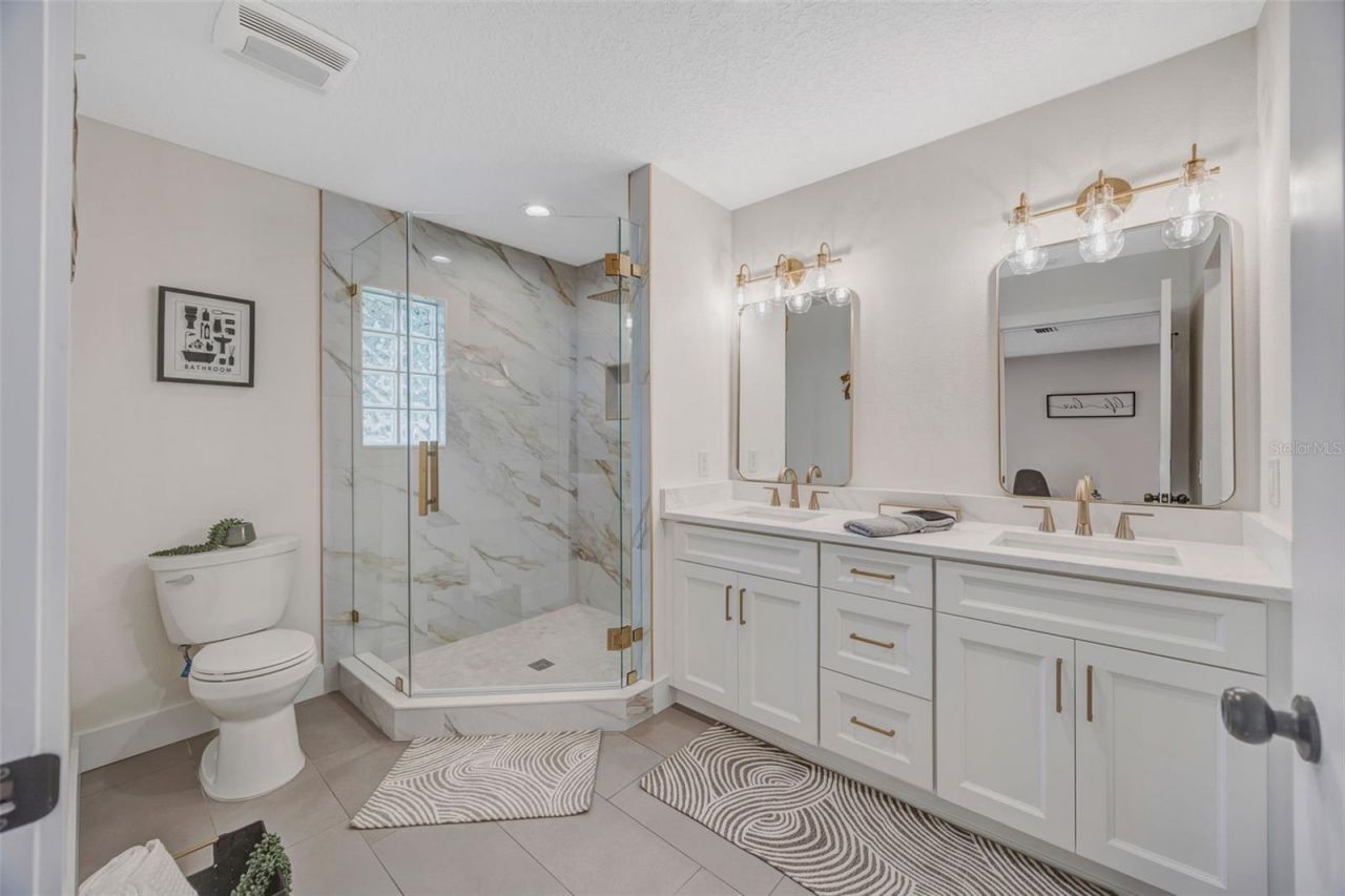 13313 Golf Crest Circle, Tampa, FL 33618 Photo