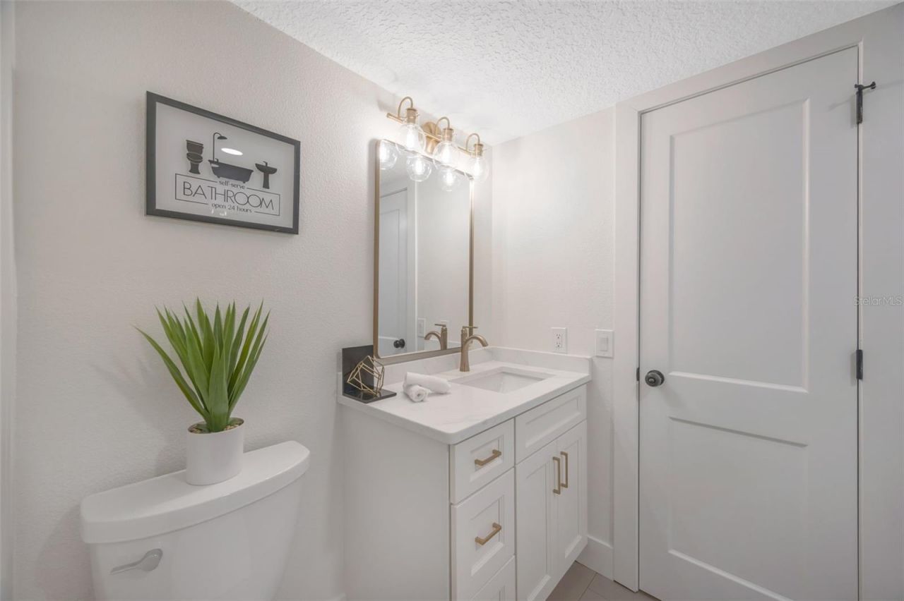 13313 Golf Crest Circle, Tampa, FL 33618 Photo