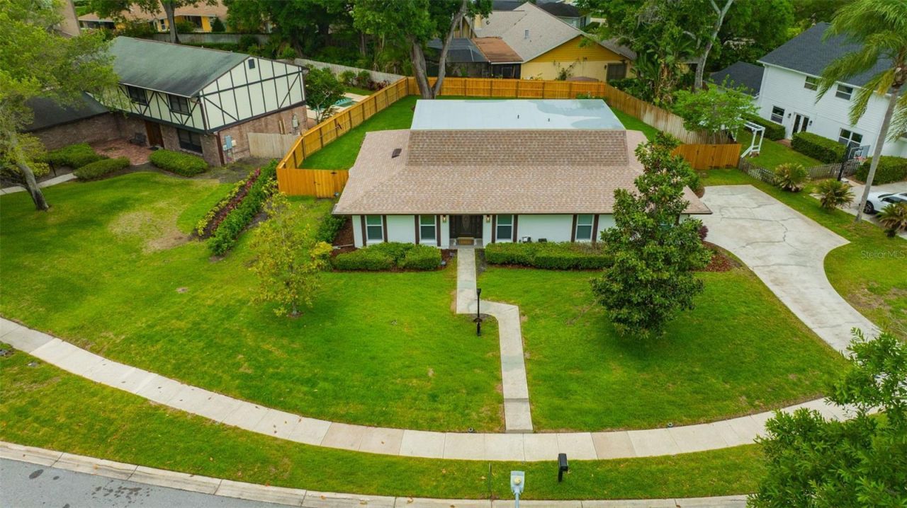 13313 Golf Crest Circle, Tampa, FL 33618 Photo