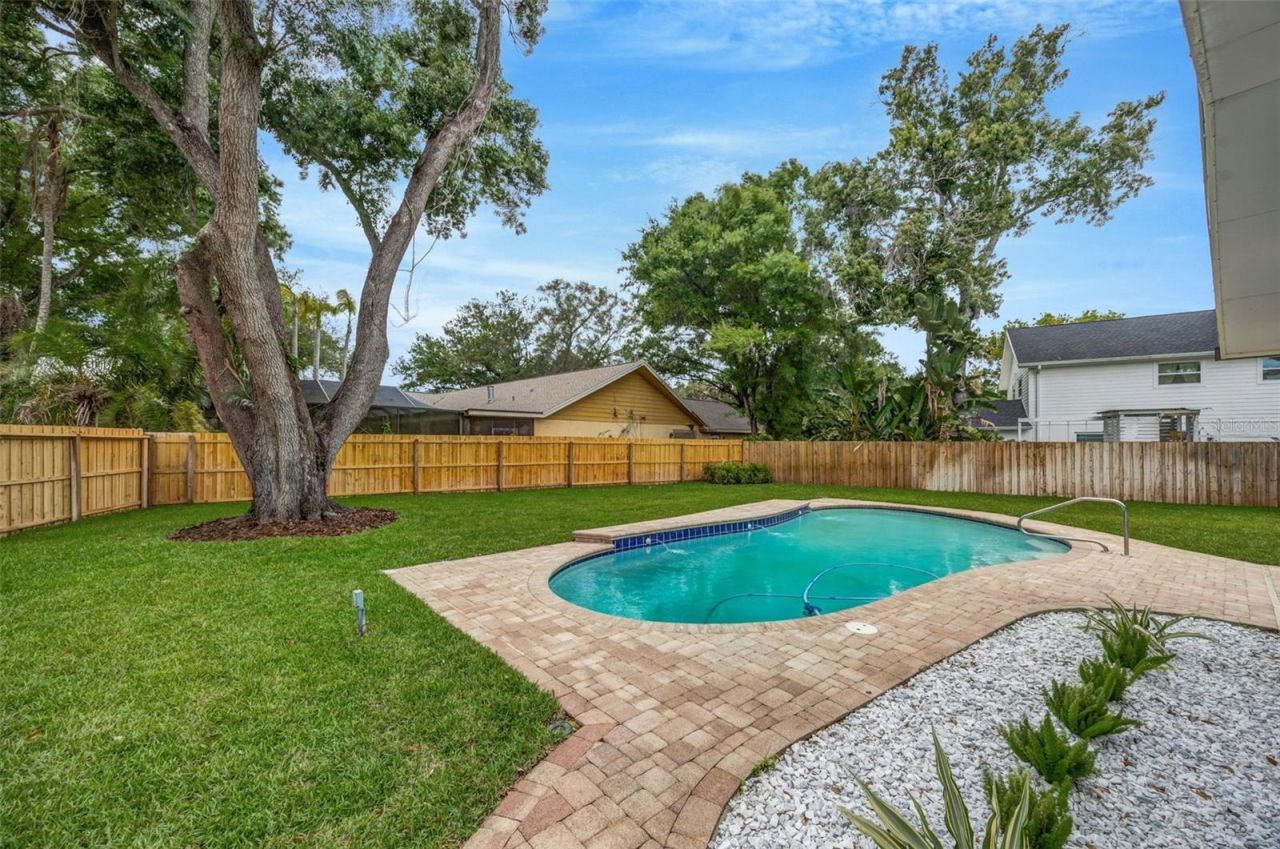 13313 Golf Crest Circle, Tampa, FL 33618 Photo