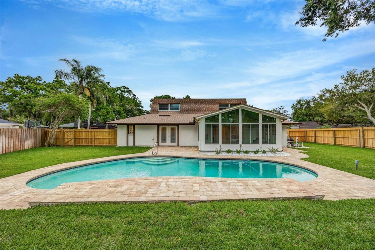 13313 Golf Crest Circle, Tampa, FL 33618 Photo