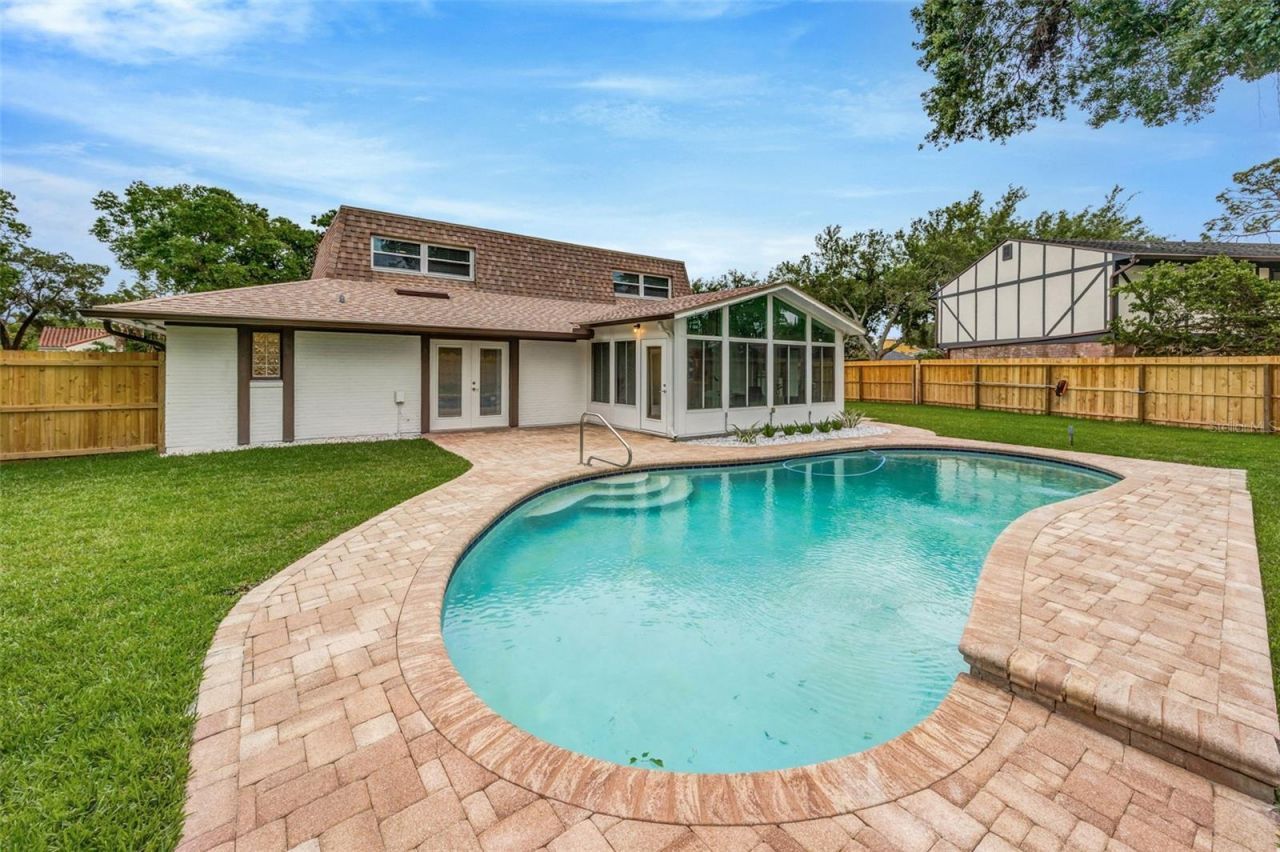 13313 Golf Crest Circle, Tampa, FL 33618 Photo