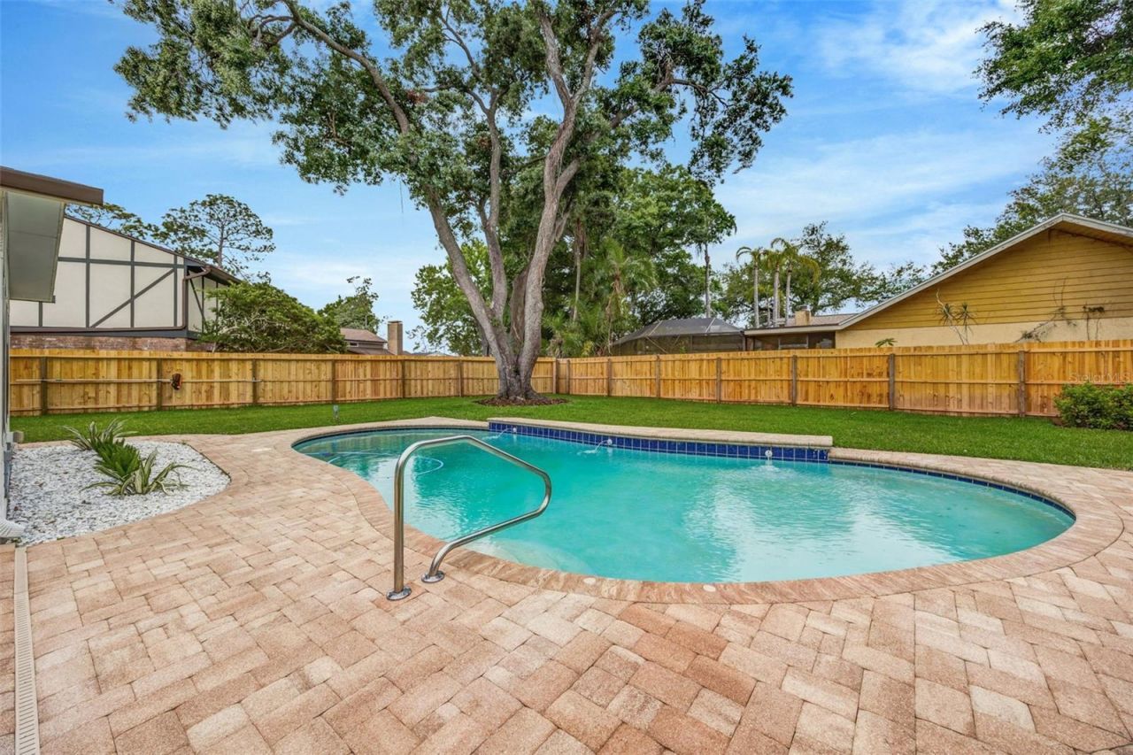 13313 Golf Crest Circle, Tampa, FL 33618 Photo