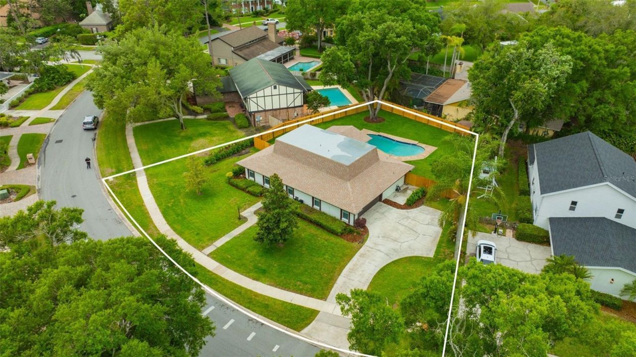 13313 Golf Crest Circle, Tampa, FL 33618 Photo