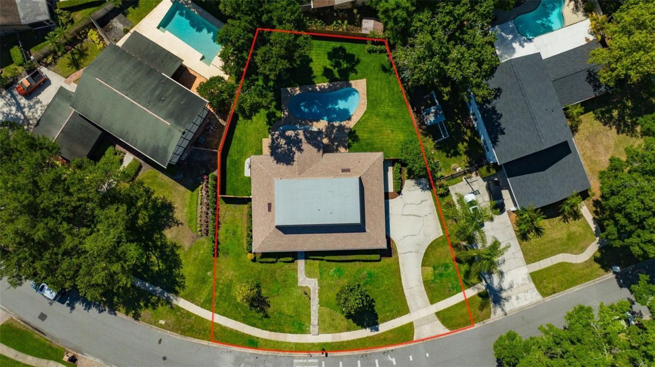 13313 Golf Crest Circle, Tampa, FL 33618 Photo