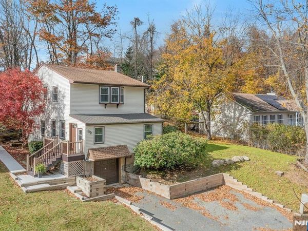 39 Delaware Road, WEST MILFORD, NJ 07421