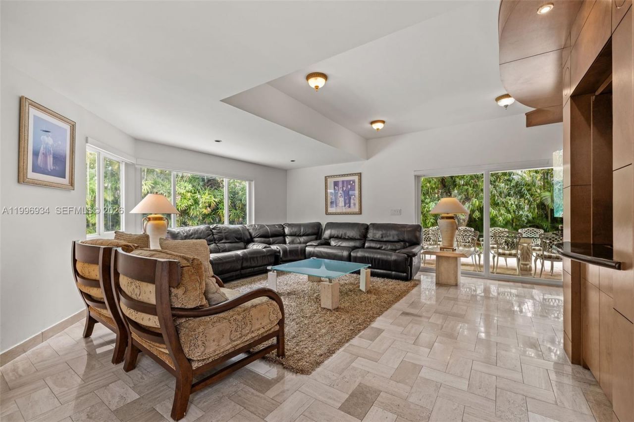 8450 SW 74th Ter, Miami, FL 33143 Photo