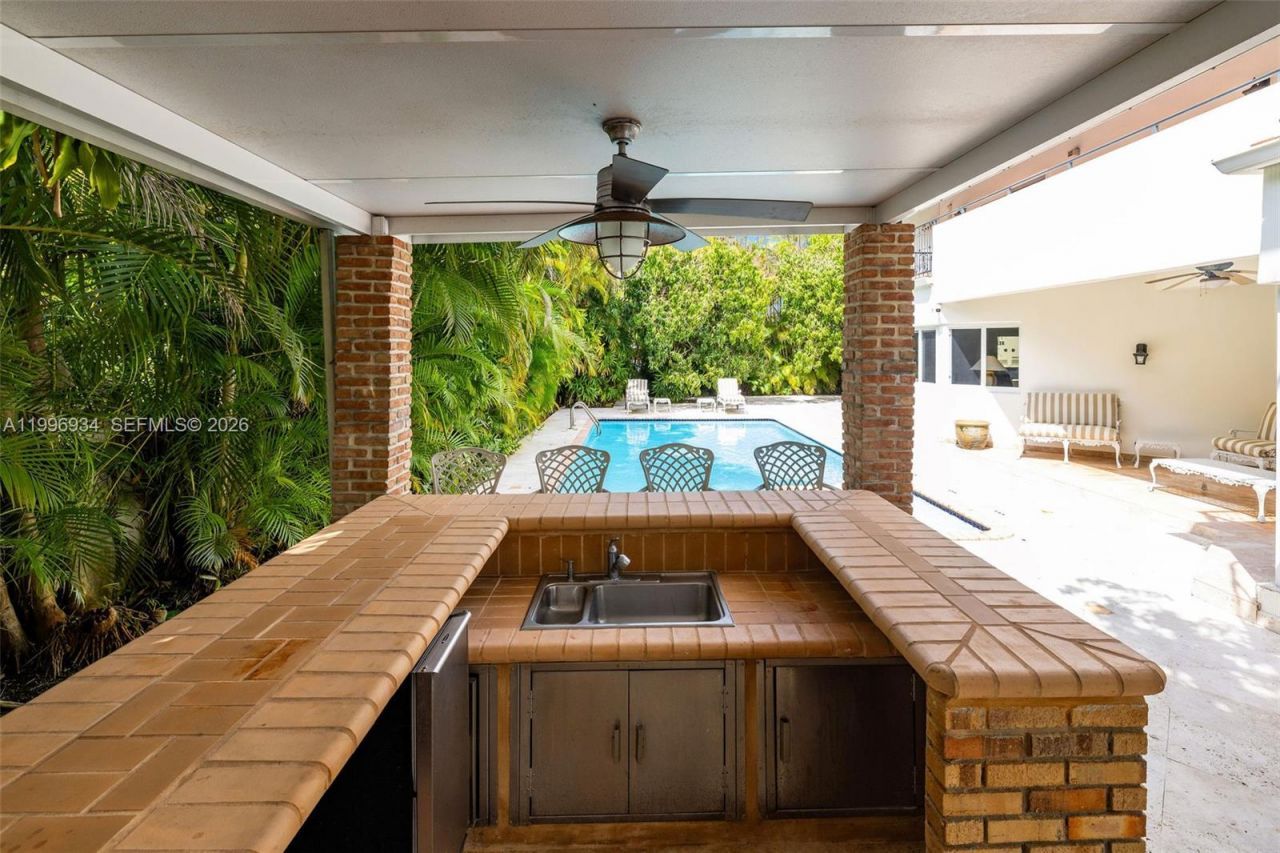 8450 SW 74th Ter, Miami, FL 33143 Photo