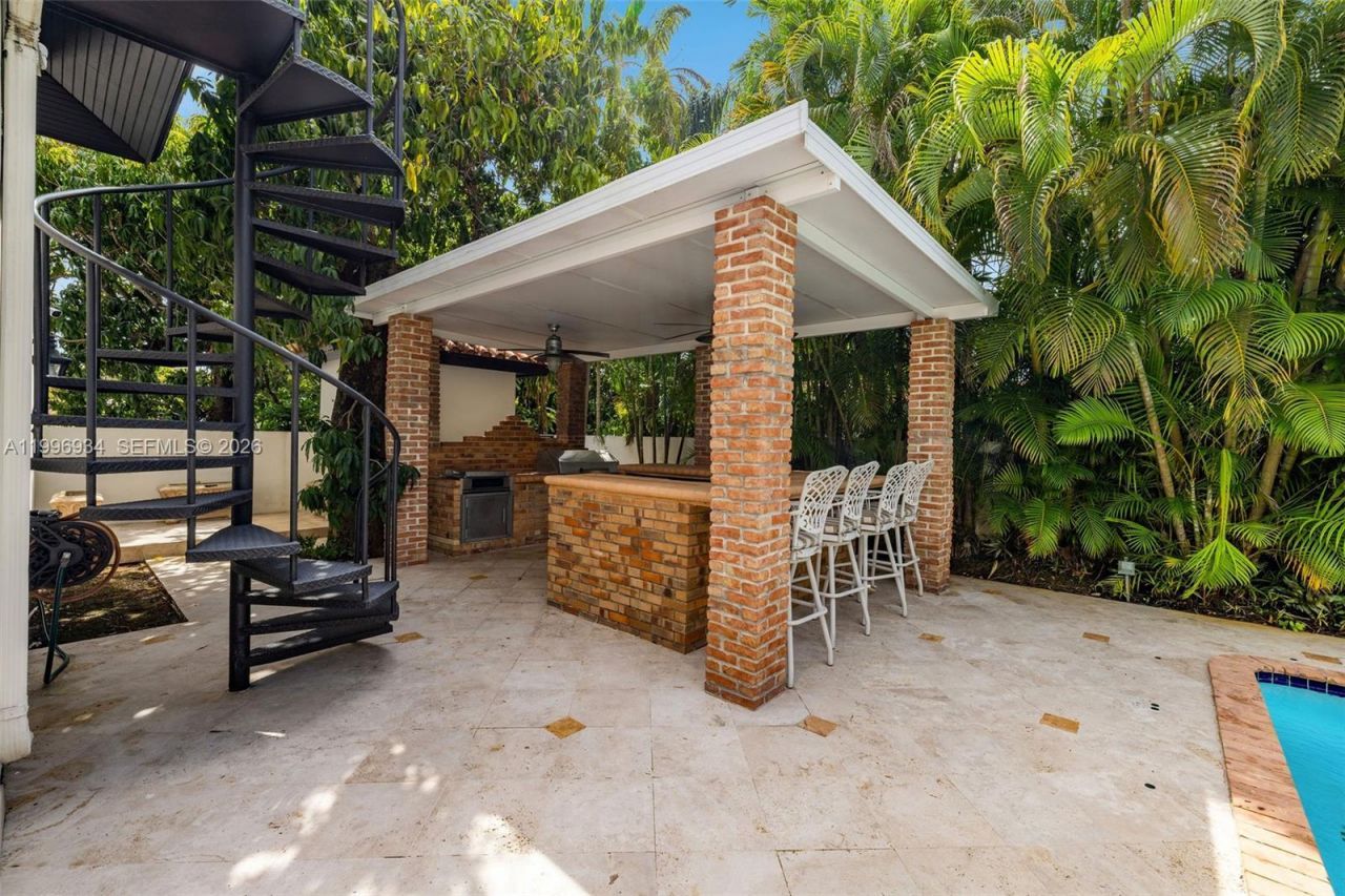 8450 SW 74th Ter, Miami, FL 33143 Photo