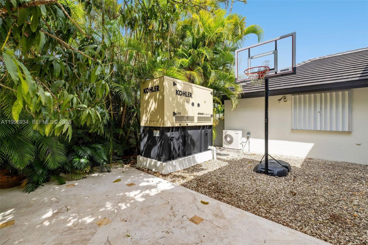 8450 SW 74th Ter, Miami, FL 33143 Photo