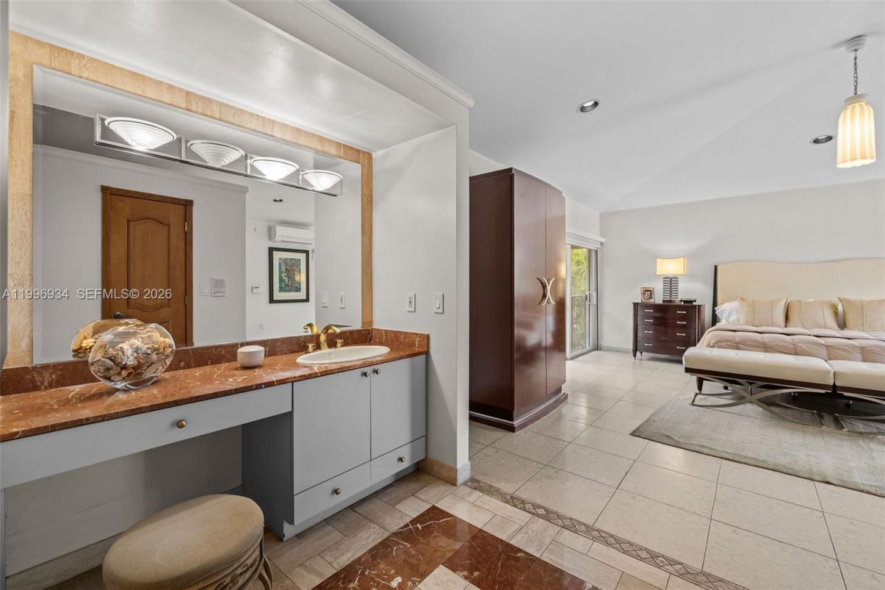 8450 SW 74th Ter, Miami, FL 33143 Photo