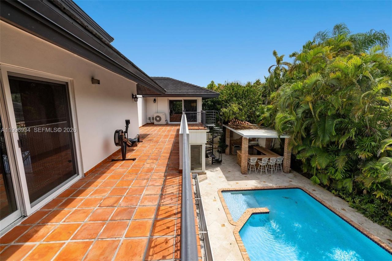 8450 SW 74th Ter, Miami, FL 33143 Photo