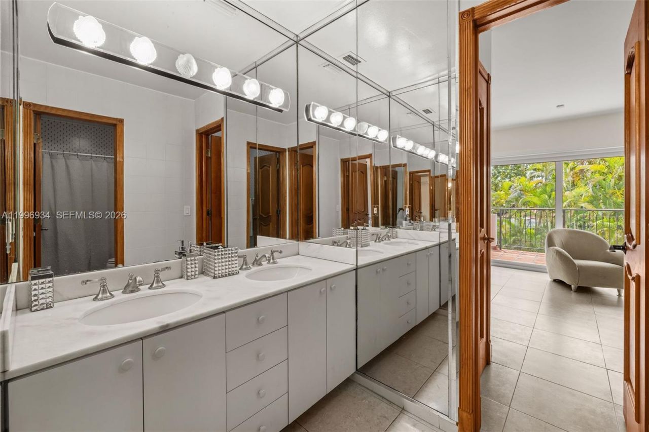 8450 SW 74th Ter, Miami, FL 33143 Photo