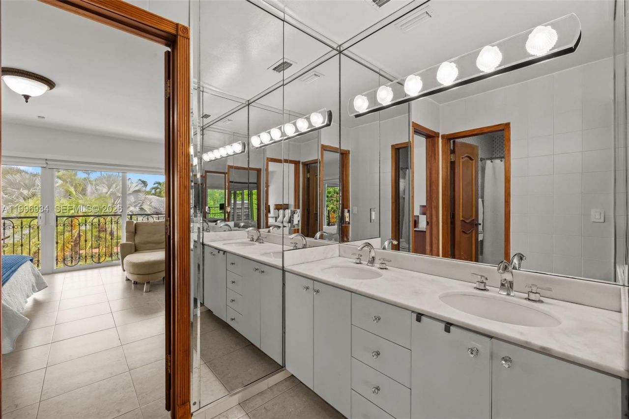 8450 SW 74th Ter, Miami, FL 33143 Photo