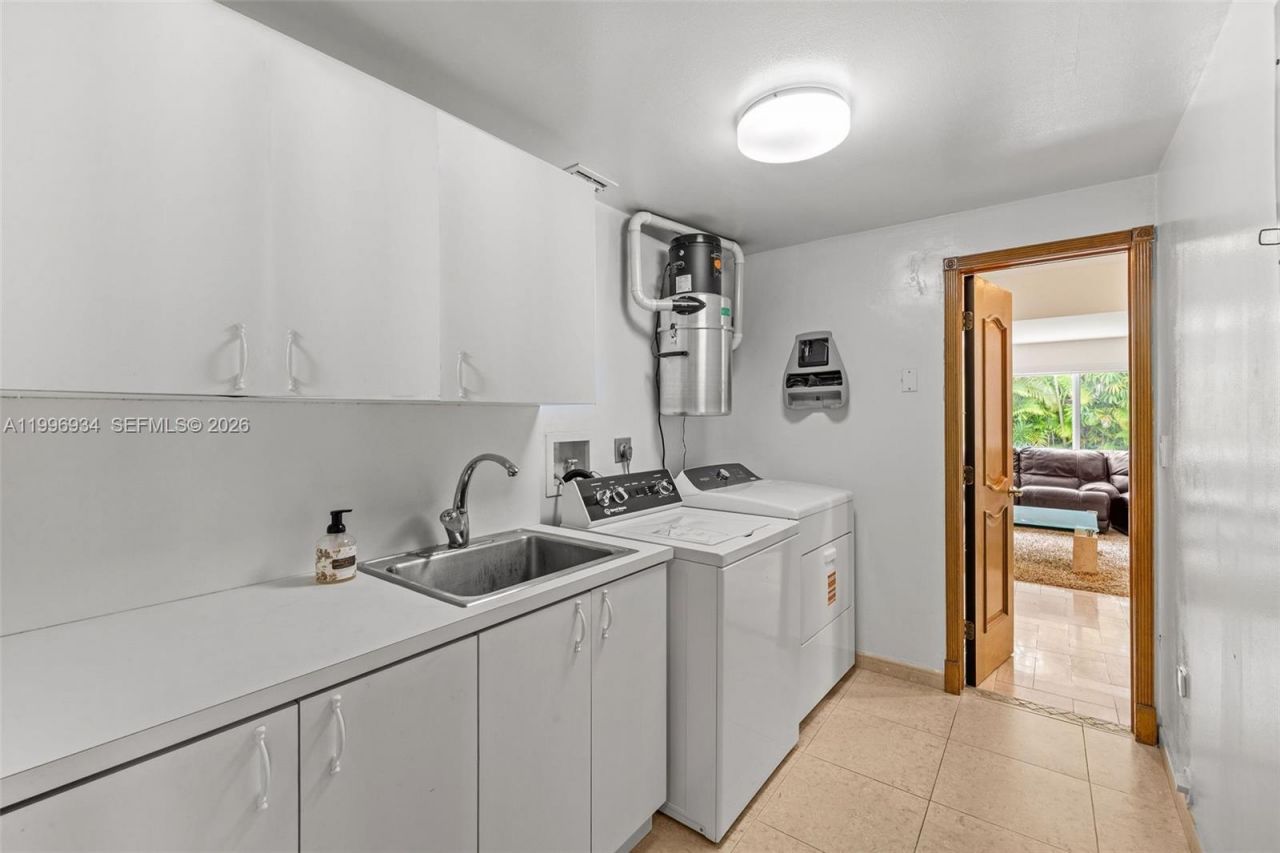 8450 SW 74th Ter, Miami, FL 33143 Photo