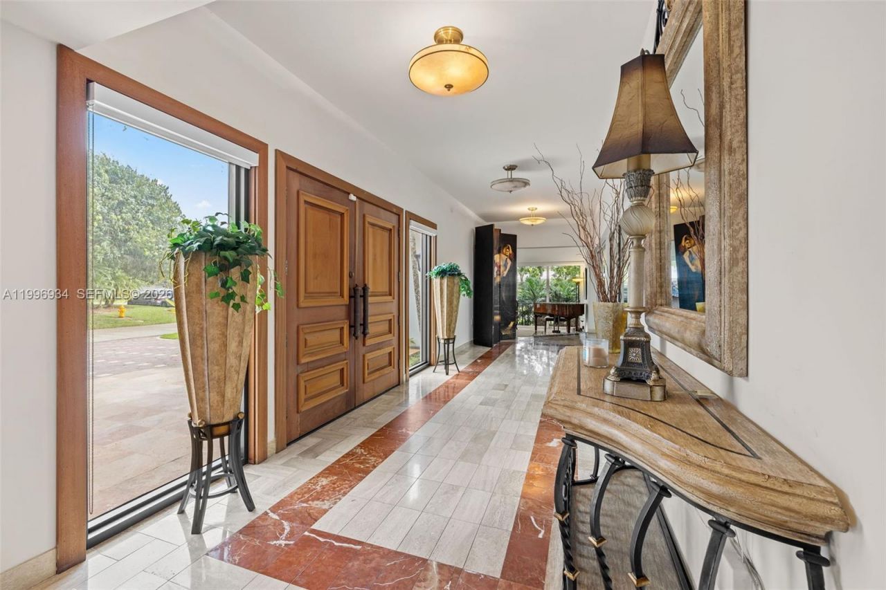 8450 SW 74th Ter, Miami, FL 33143 Photo