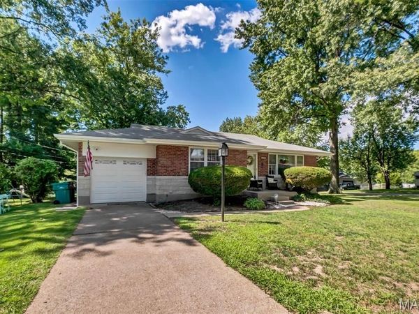 10307 Seaton Drive , St Louis, MO 63137