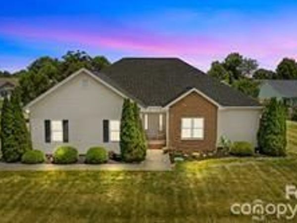 104 Castle Pines Lane , Statesville, NC 28625
