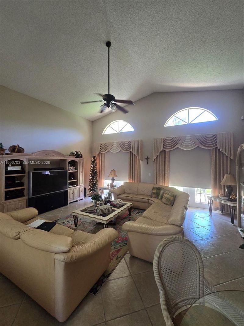 18340 NW 10th St, Pembroke Pines, FL 33029 Photo