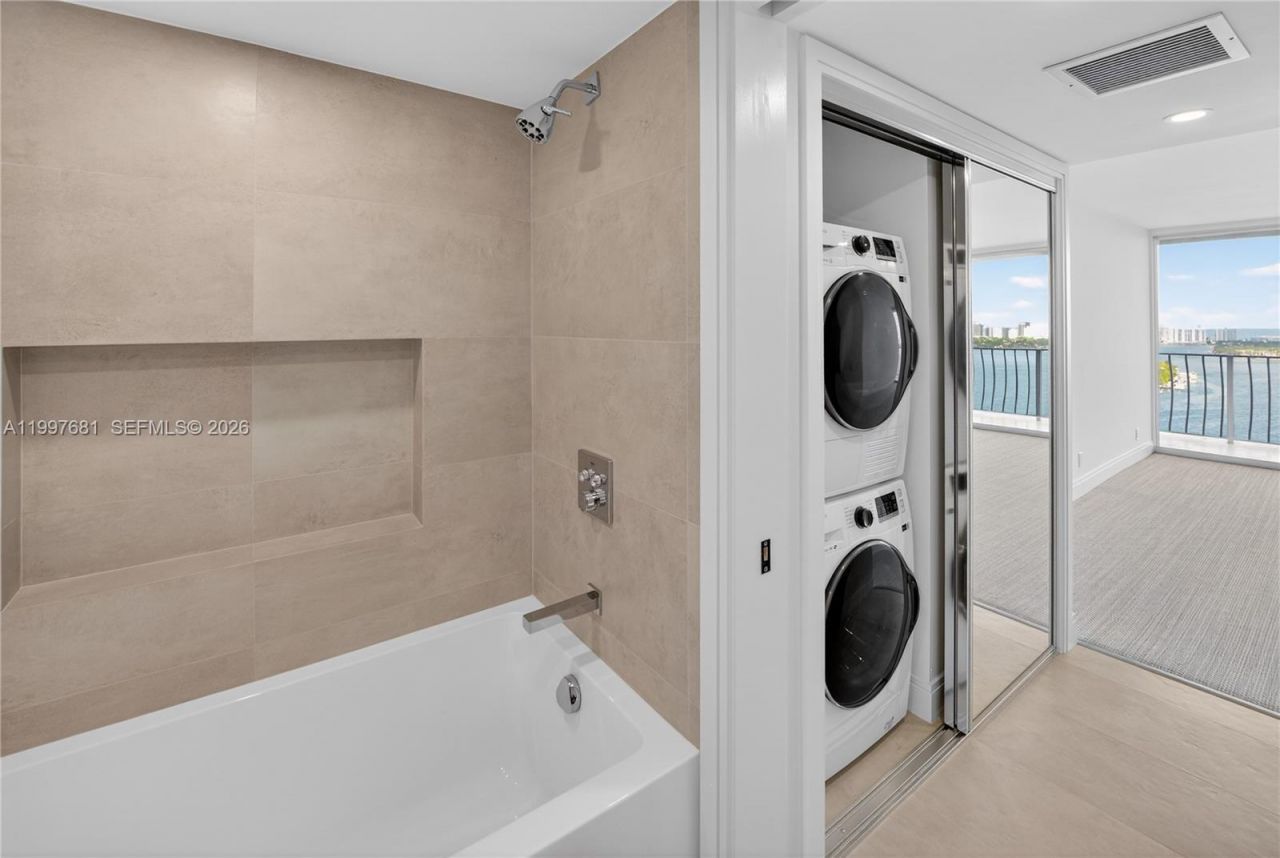7601 E Treasure Dr, Unit 2319, North Bay Village, FL 33141 Photo