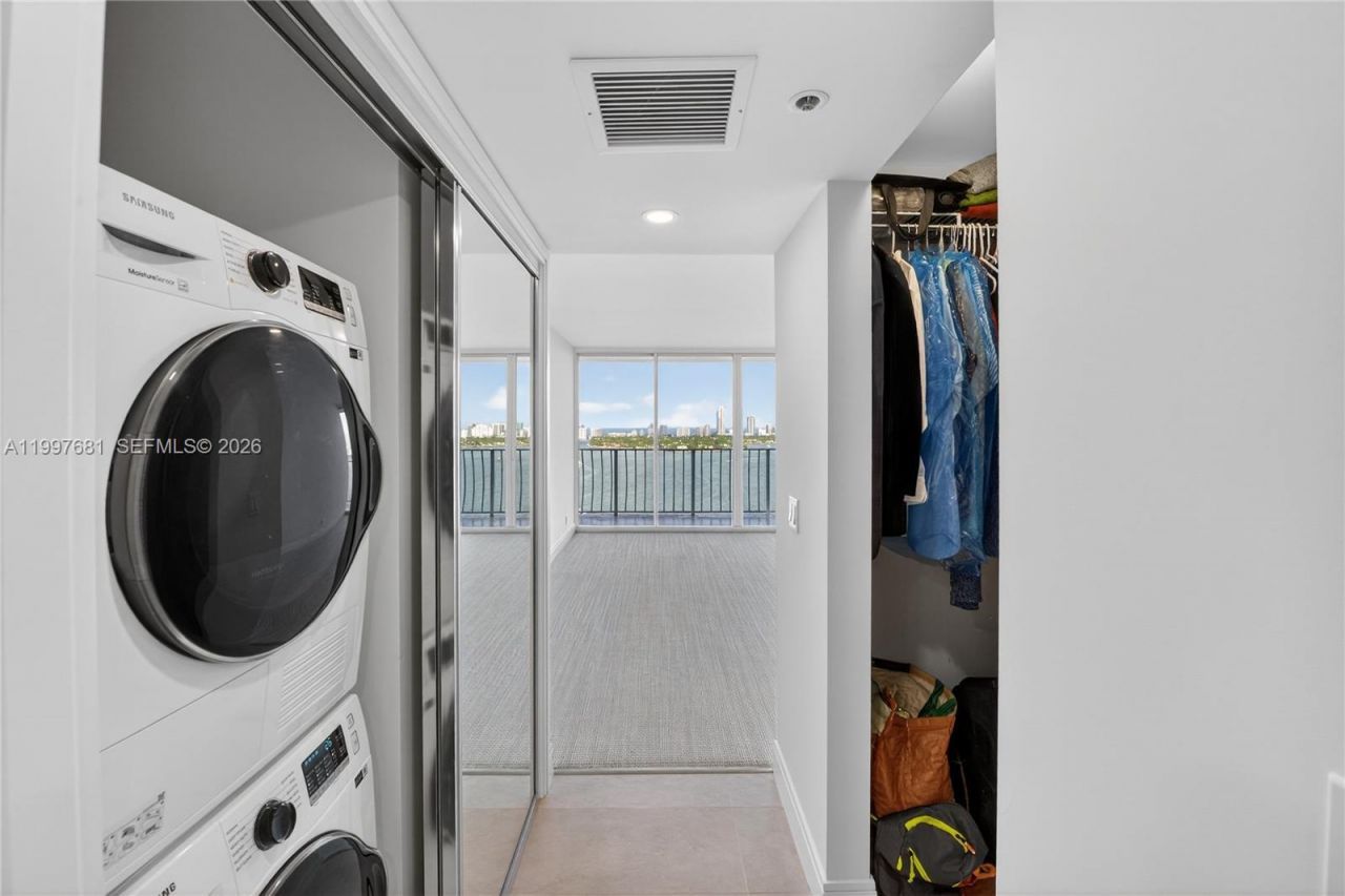 7601 E Treasure Dr, Unit 2319, North Bay Village, FL 33141 Photo