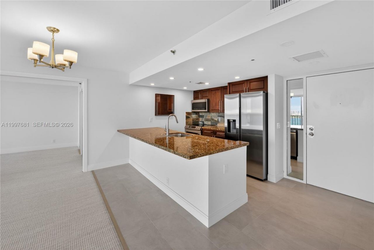 7601 E Treasure Dr, Unit 2319, North Bay Village, FL 33141 Photo