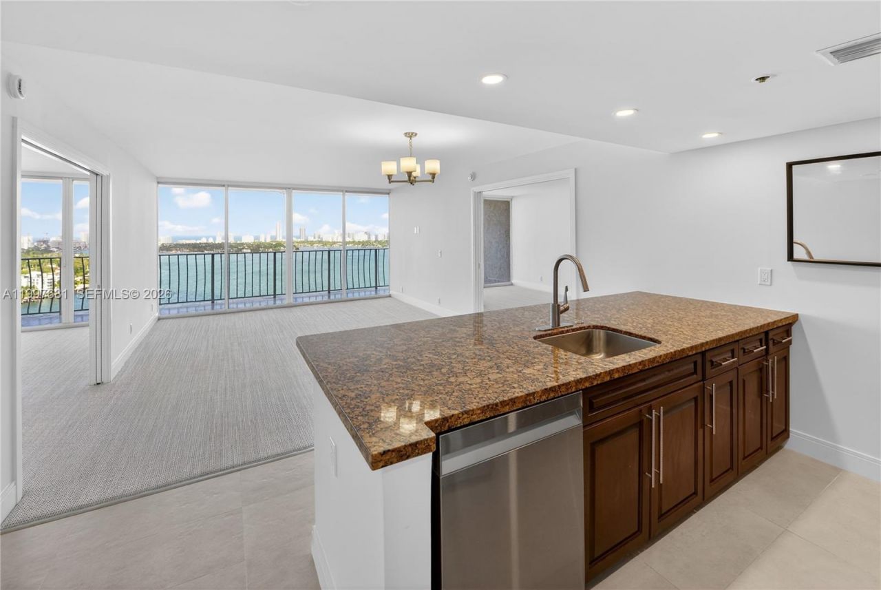 7601 E Treasure Dr, Unit 2319, North Bay Village, FL 33141 Photo