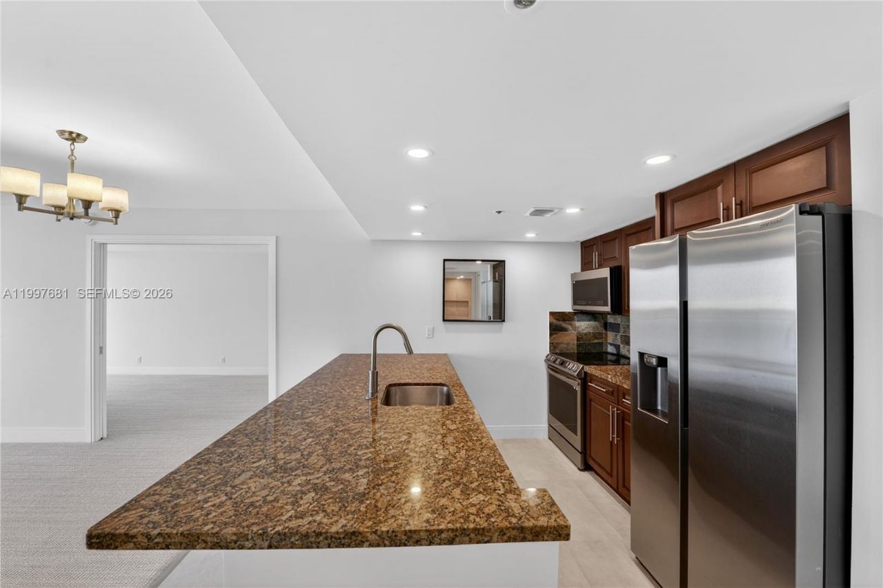 7601 E Treasure Dr, Unit 2319, North Bay Village, FL 33141 Photo