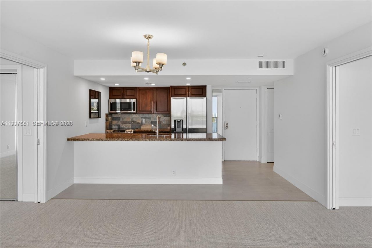 7601 E Treasure Dr, Unit 2319, North Bay Village, FL 33141 Photo