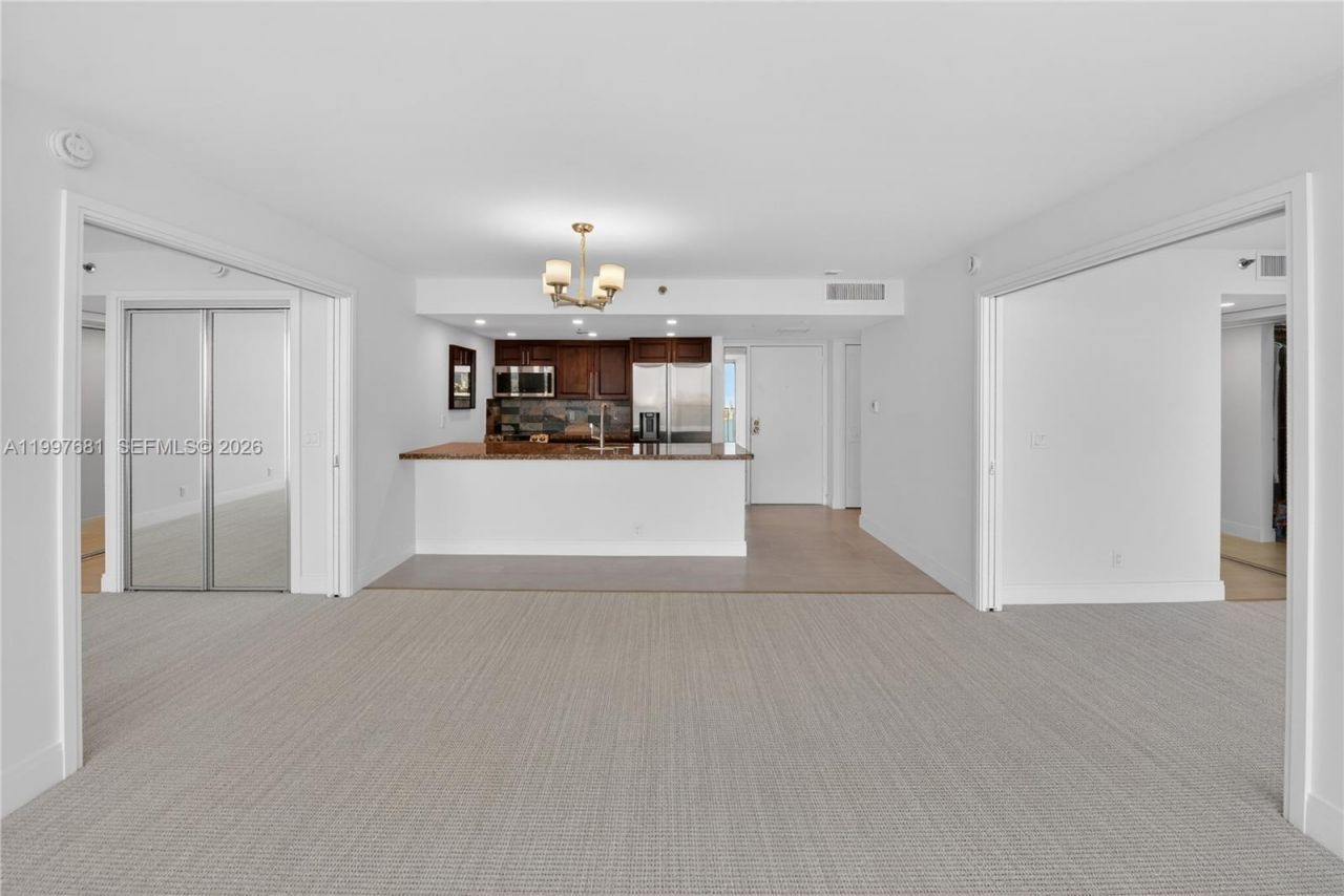 7601 E Treasure Dr, Unit 2319, North Bay Village, FL 33141 Photo