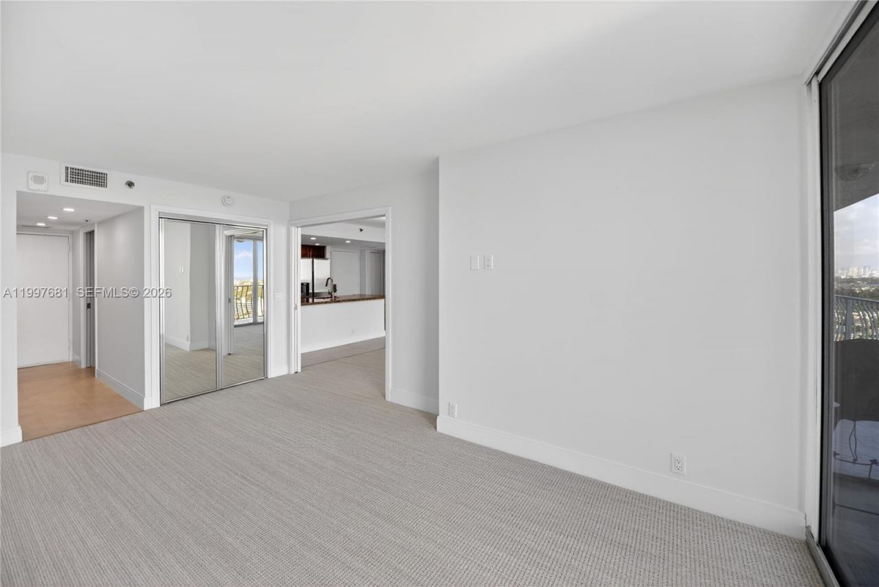 7601 E Treasure Dr, Unit 2319, North Bay Village, FL 33141 Photo
