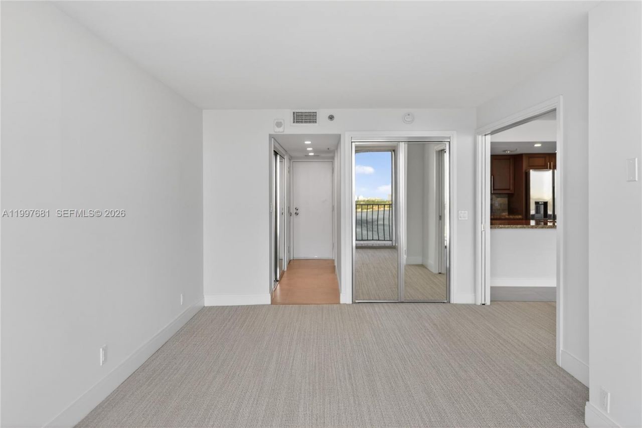 7601 E Treasure Dr, Unit 2319, North Bay Village, FL 33141 Photo
