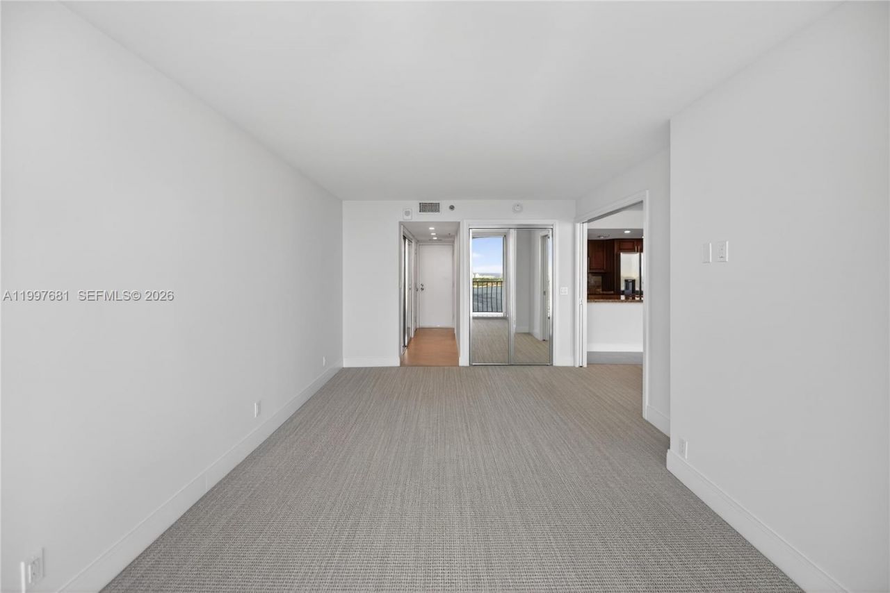 7601 E Treasure Dr, Unit 2319, North Bay Village, FL 33141 Photo