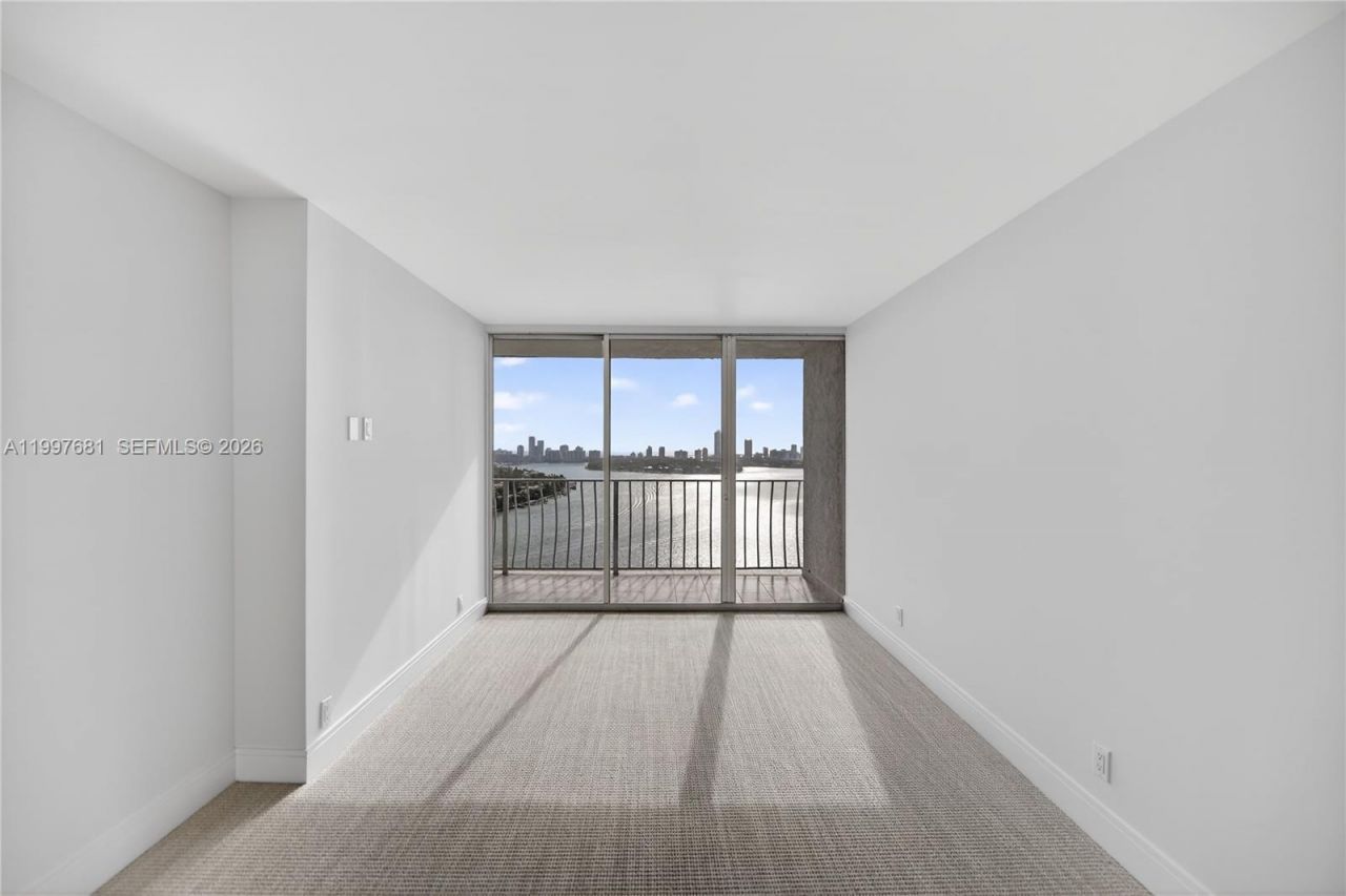 7601 E Treasure Dr, Unit 2319, North Bay Village, FL 33141 Photo